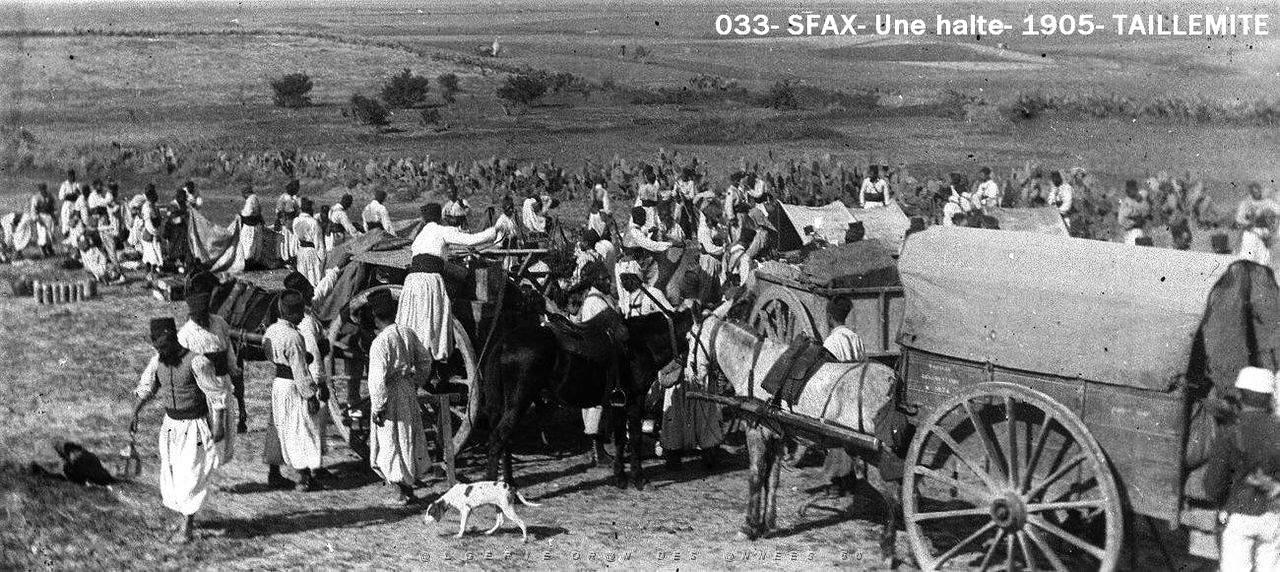 033- Sfax- Une halte- 1905- Taillemite.jpg